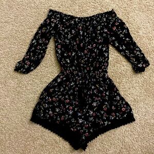 ABERCROMBIE & FITCH off the shoulder black floral short long sleeve romper SizeM
